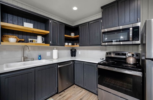 Kyle Cabin | River Walk | Fire Pit | BBQ | Sleeps 17 | 3 Cabins