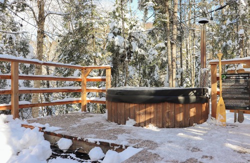 Sainte Rose du Nord Ski Chalet | River/Wooden Hottub Yurt in Nature