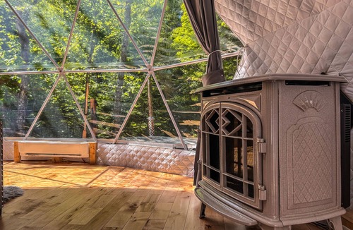 Sainte Rose du Nord Ski Chalet | River/Wooden Hottub Dome in Nature