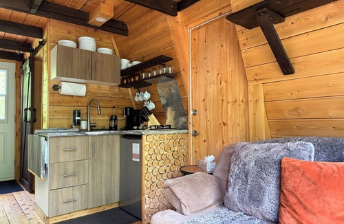 Sainte Rose du Nord Cabin | River/Wooden hottub Luxurious Shack in the forest