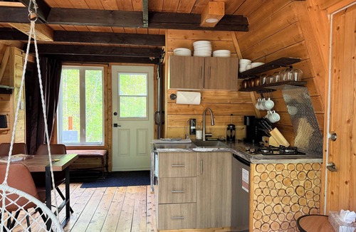 Sainte Rose du Nord Cabin | River/Wooden hottub Luxurious Shack in the forest