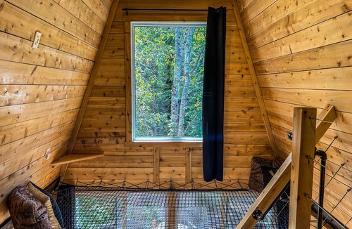 Sainte Rose du Nord Cabin | River/Wooden hottub Luxurious Shack in the forest