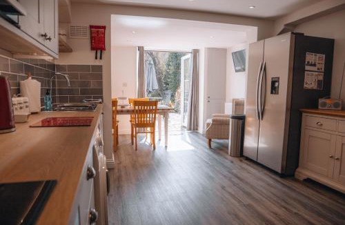 Ironbridge House | Riverbank Cottage