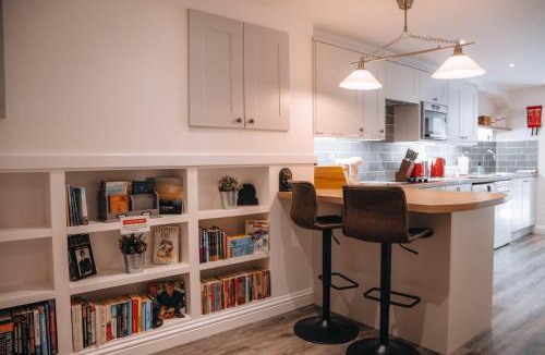 Ironbridge House | Riverbank Cottage