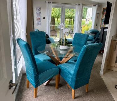 Tiddington Ski Chalet | Riverbank Lodge