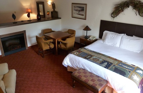 Petersburg Hotel | Riverbank Lodge
