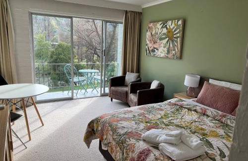 Bright Hotel | Riverbank Park MOTEL