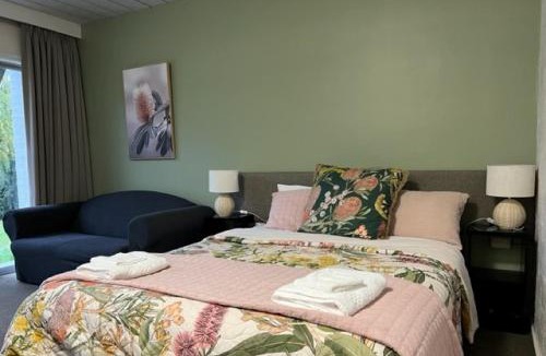 Bright Hotel | Riverbank Park MOTEL
