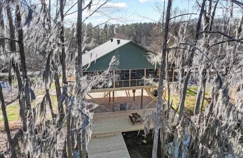 Karnack Cabin | Riverbank Retreat