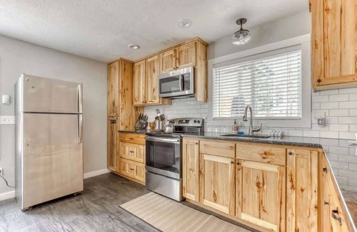 Zigzag Cabin | Riverbend Cabin Hot Tub, River Front Dog Friendly