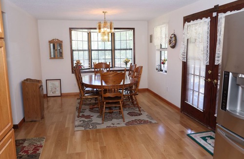 Leasburg House | Riverbend Getaway-Adventure awaits- minutes to swim, float, fish, hike and relax