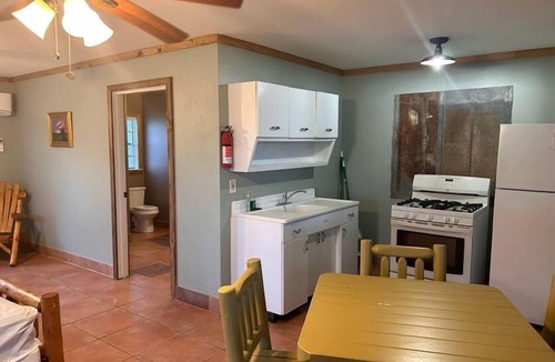 Concan Hotel | Riverbend on the Frio Motel 8