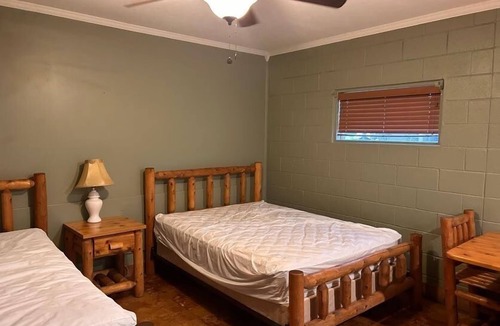 Concan Hotel | Riverbend on the Frio Motel 12