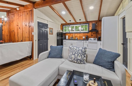 Berryville Cabin | Riverbend Retreat