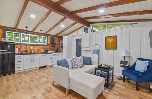 Berryville Cabin | Riverbend Retreat