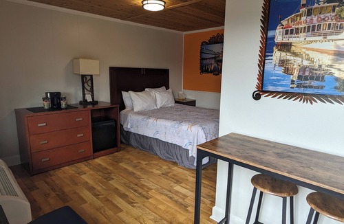 Madison Hotel | Riverboat Inn and Suites