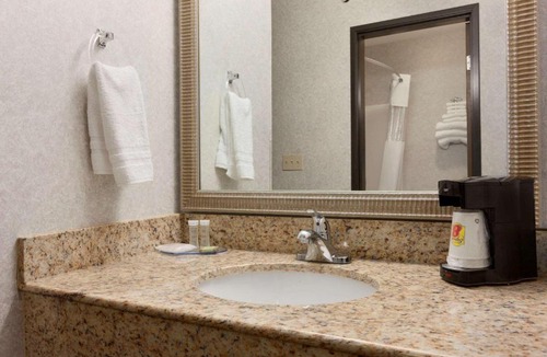 West Springfield Hotel | Riverdale Inn