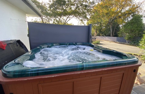 Palmerston North House | Riverdale Retreat - spa pool & spa bath