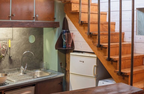 Riverenert Cottage | Riverenert: average house south mountain