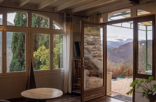 Riverenert Cottage | Riverenert: average house south mountain