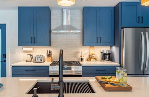 Mount Marion House | Riverfront 4BR | Winter Views & Hot Tub