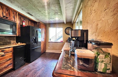 Dennis House | Riverfront 5 Bedroom House + Spa