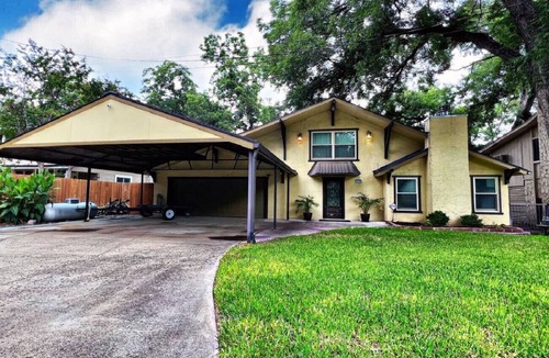 Dennis House | Riverfront 5 Bedroom House + Spa