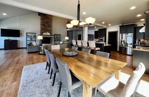 Orondo House | Riverfront- 5 Mins to Chelan+Views+Pool