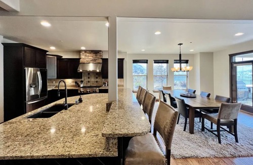 Orondo House | Riverfront- 5 Mins to Chelan+Views+Pool