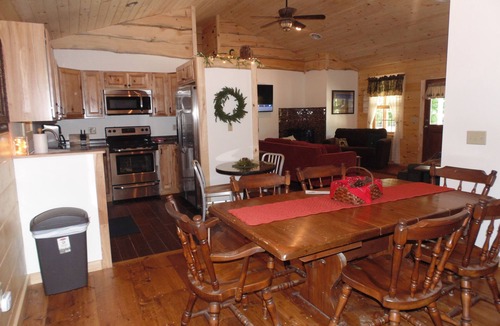 Warrensburg Cabin | RIVERFRONT ADIRONDACK LOG CABIN