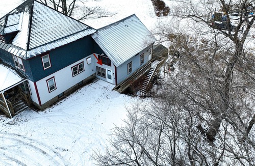 Rochester Apartment | Riverfront apt with river & mtn views, beach access, canoes, hammock, firepit