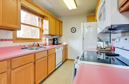 Au Gres Cottage | Riverfront Au Gres Cottage w/Fire Pit & Grill!