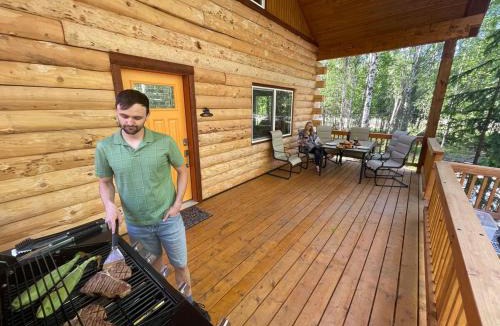 Houston House | Riverfront, Authentic, Luxury Log Cabin-Bull Moose