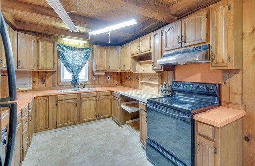 Baldwinsville Apartment | Riverfront Baldwinsville Apartment w/Shared Deck!