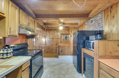 Baldwinsville Apartment | Riverfront Baldwinsville Apartment w/Shared Deck!