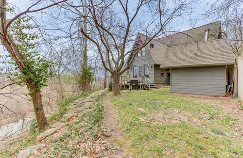 Treece House | Riverfront Baxter Springs Home w/Deck & Grill!