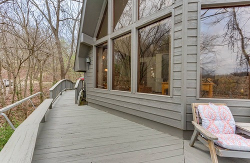 Treece House | Riverfront Baxter Springs Home w/Deck & Grill!