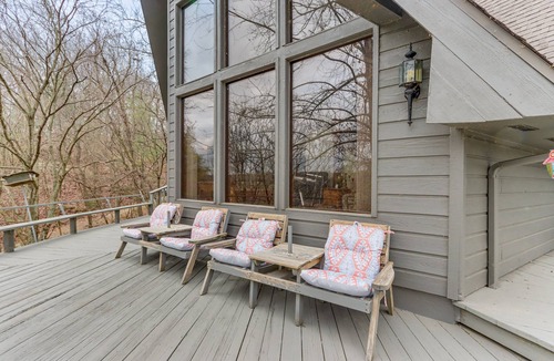 Treece House | Riverfront Baxter Springs Home w/Deck & Grill!