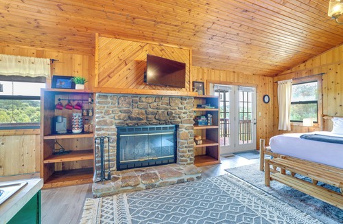 Berryville Cabin | Riverfront Berryville Cabin w/Grill & Fireplace!