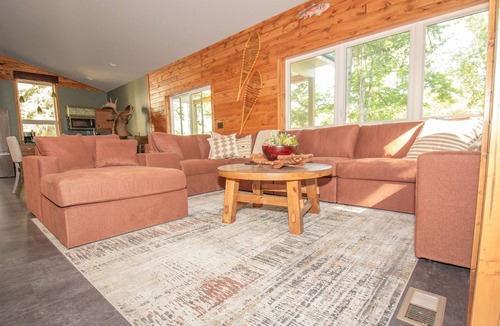 Paris House | Riverfront Blufftop Escape | Hot Tub, Deck, Fireplace, Kayaks, Tubes & Firepit