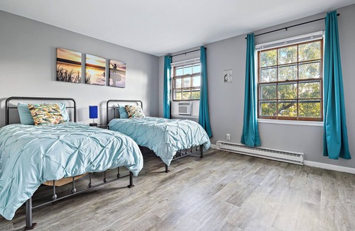 Yorkville House | Riverfront/Boating/Fishing/Relax/FreeWifi& Garage