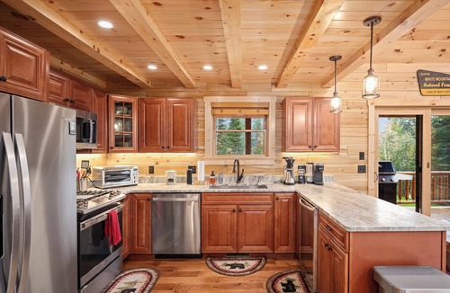 Twin Mountain House | Riverfront, Brand New Log Cabin-Fireplace-Firepit