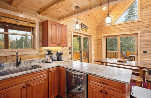 Twin Mountain House | Riverfront, Brand New Log Cabin-Fireplace-Firepit