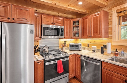 Twin Mountain House | Riverfront, Brand New Log Cabin-Fireplace-Firepit