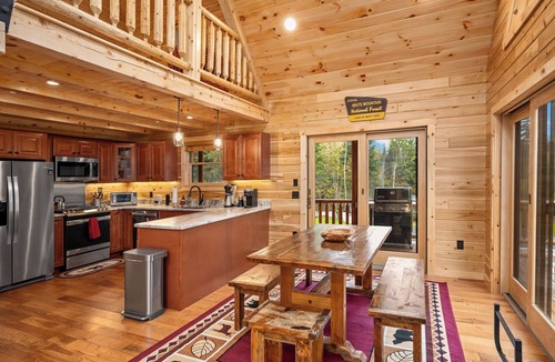 Twin Mountain House | Riverfront, Brand New Log Cabin-Fireplace-Firepit