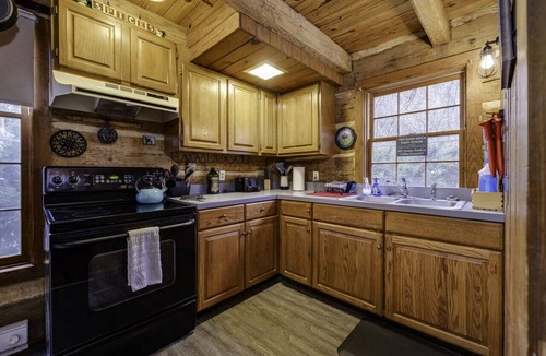 Luray Cabin | Riverfront Cabin! Campfires, Farm, Trail & Kayaks