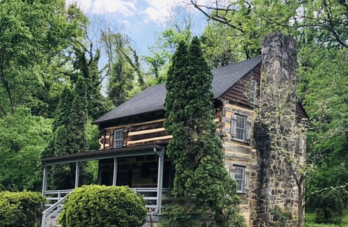 Luray Cabin | Riverfront Cabin! Campfires, Farm, Trail & Kayaks