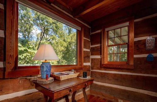 Luray Cabin | Riverfront Cabin! Campfires, Farm, Trail & Kayaks