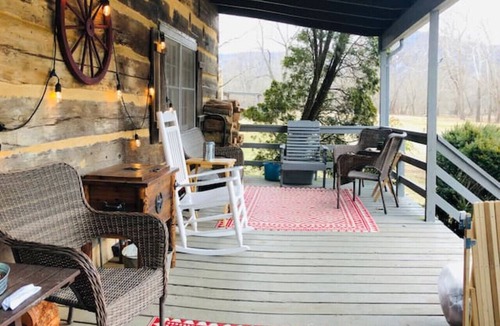 Luray Cabin | Riverfront Cabin! Farm, Trail & Kayaks (BB)