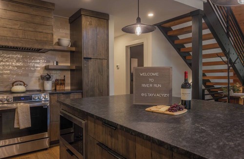 Cherry Log Cabin | Riverfront Cabin, Game Room, Hot Tub, Fire Pit! Only 10 mins from Downtown BR!